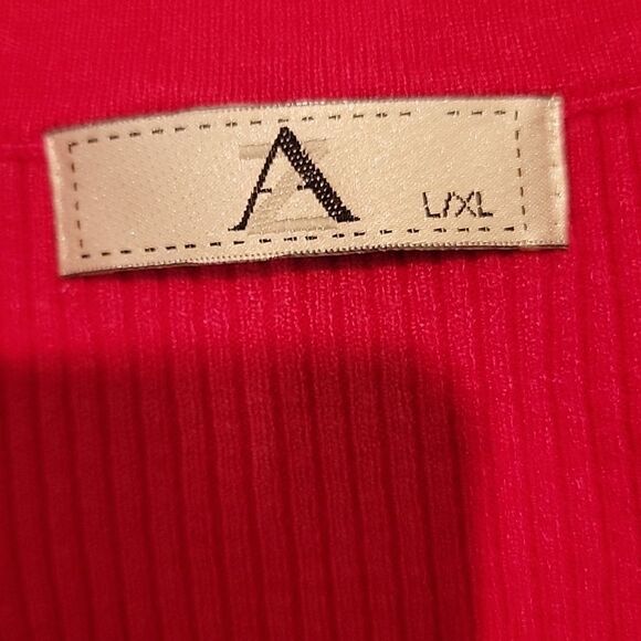 NWOT Elegant Red Women's Top sz L/XL - Picture 6 of 7